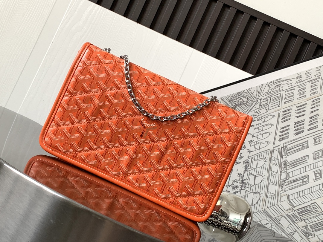 Alexandre Iii Shoulder Bag In Orange